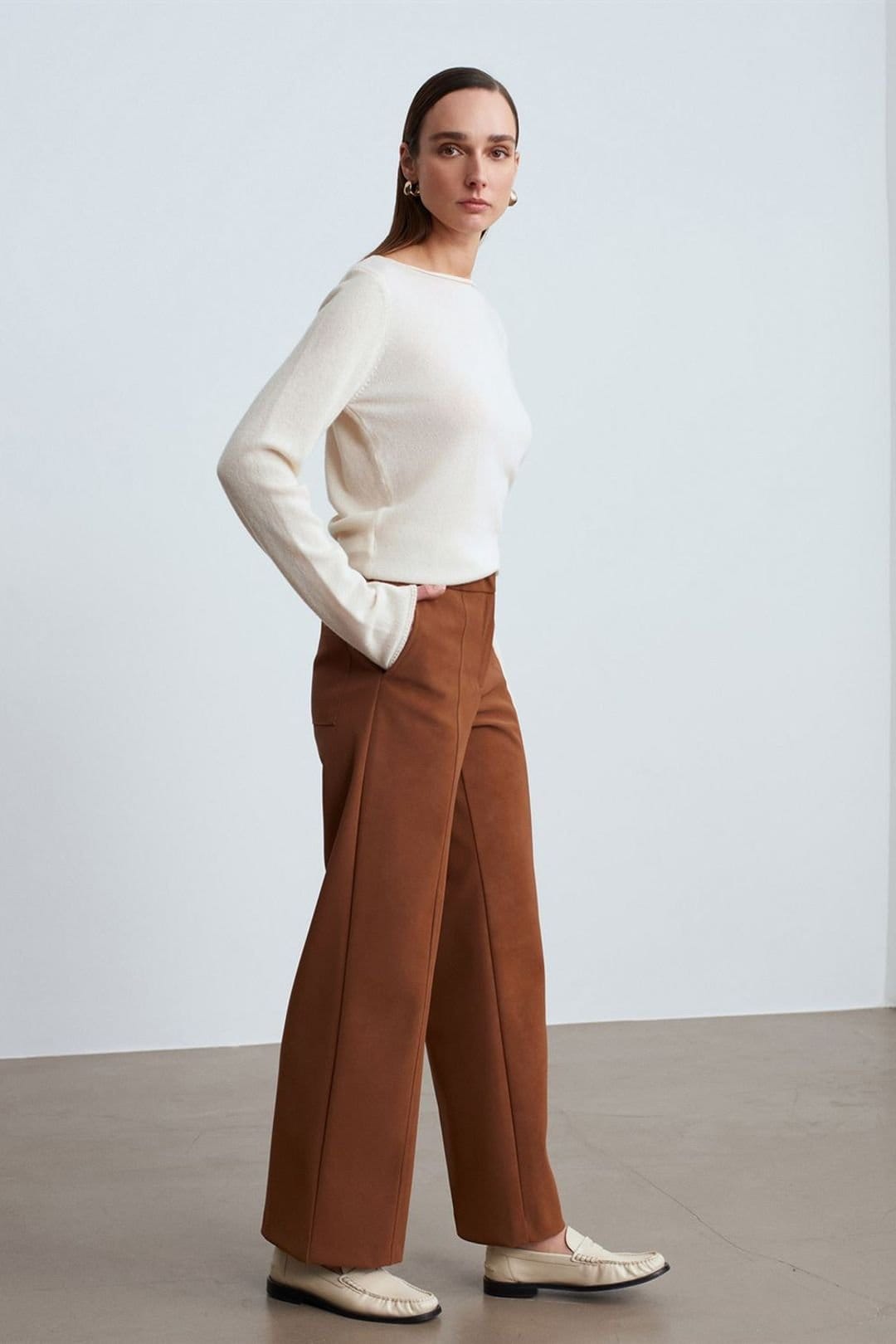 Dilvin Dilvin Women's High-Waist Wide-Leg Faux Suede Trousers in Camel - 4
