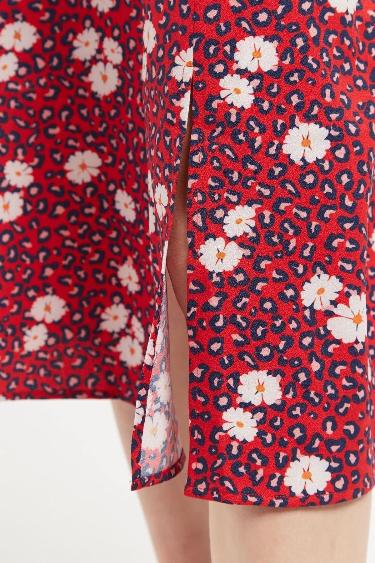 Louche Louche Women's Liv Roaring Daisy Print Long Sleeve Midi Dress Red - 3