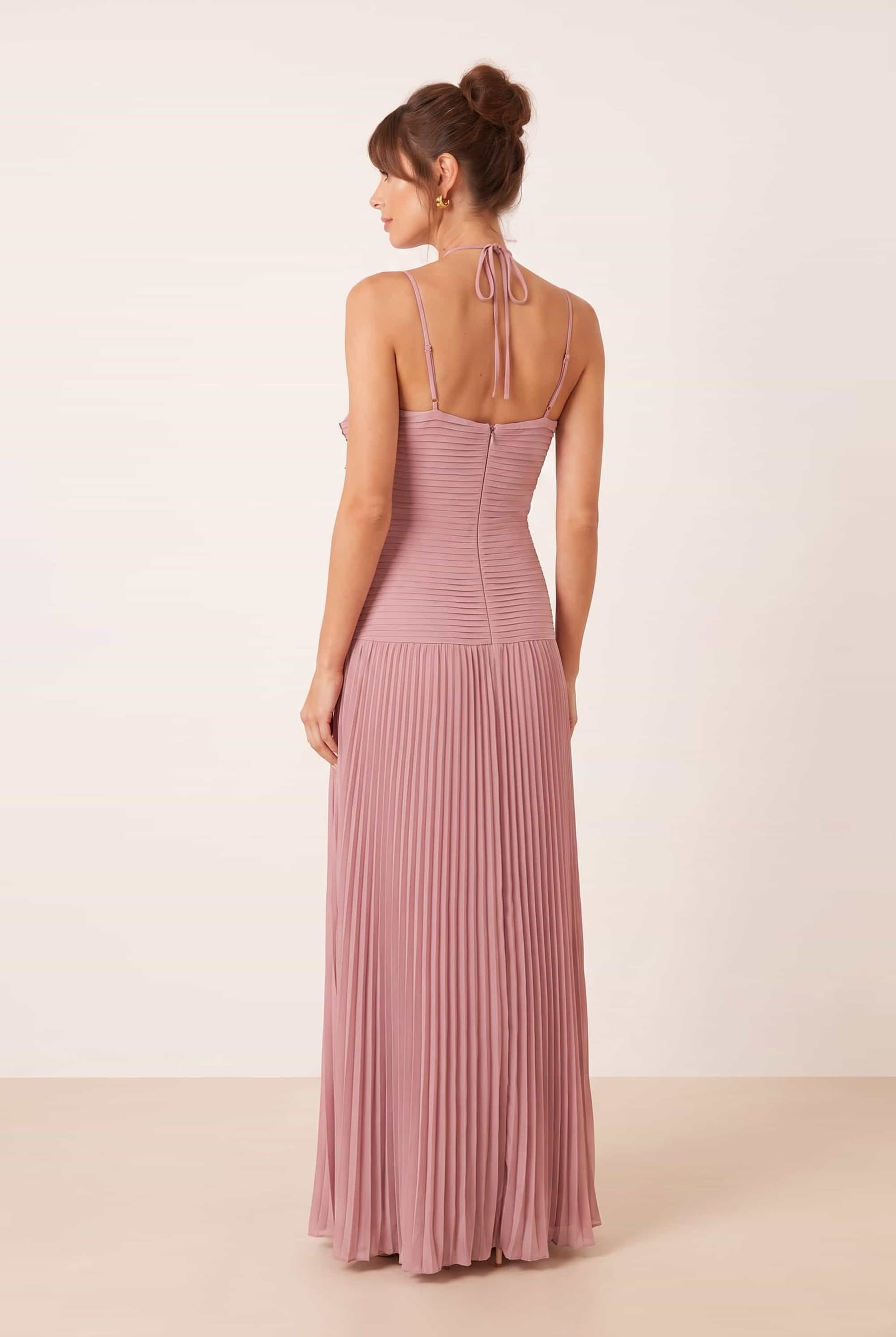 Style Cheat Style Cheat Women's Pleated halter tie dress in Dusky Pink in Dusty Pink - 4