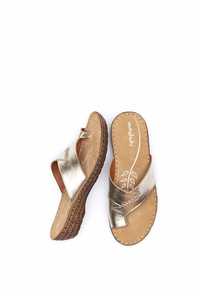 Moshulu Moshulu Women's 'Seville Metallic' Toe-Loop Comfort Sandals in Metallic Gold - 2