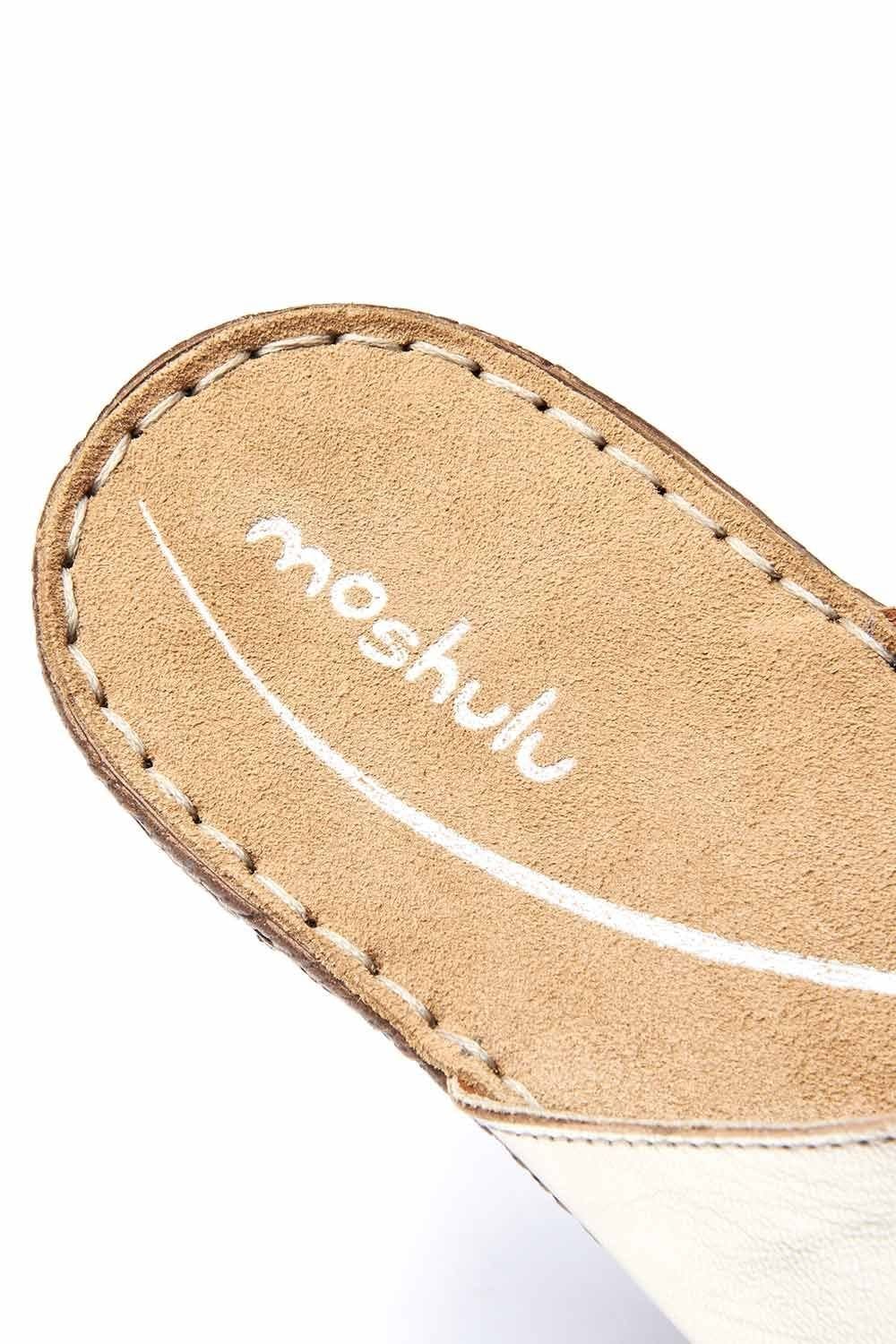 Moshulu Moshulu Women's 'Seville Metallic' Toe-Loop Comfort Sandals in Metallic Gold - 4