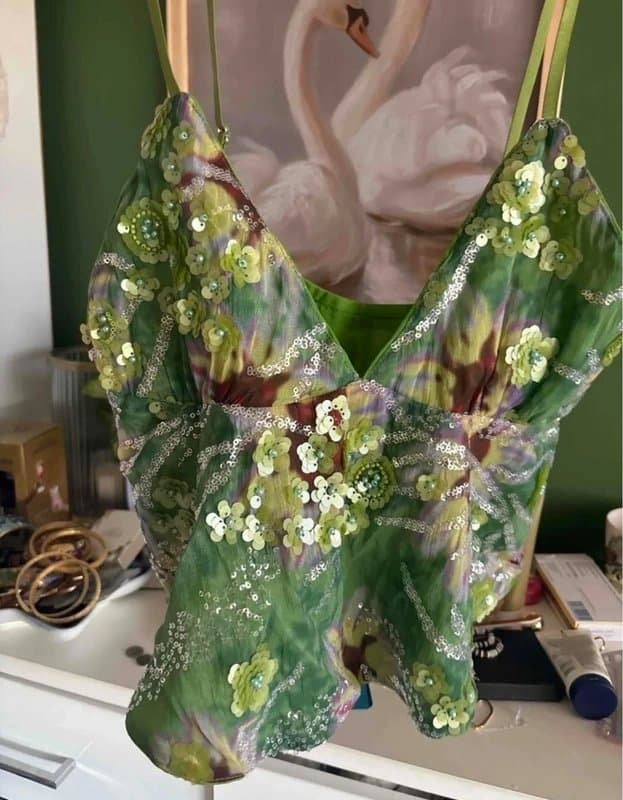 bessie’s wardrobe Stunning Y2K sequin top