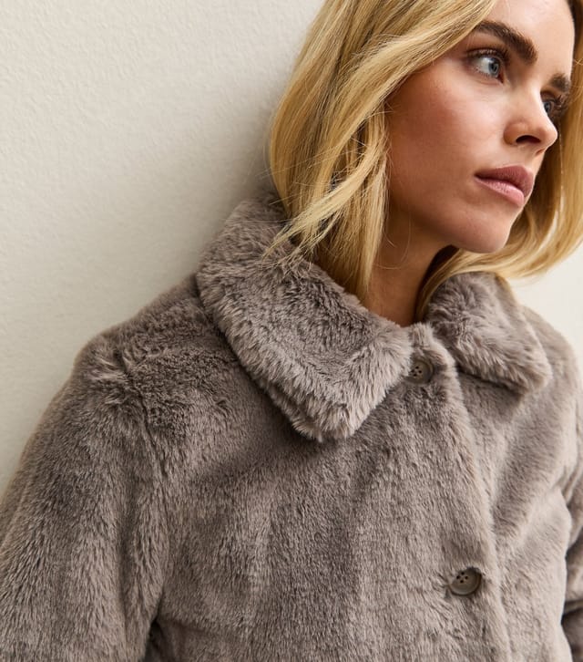 New Look Women's Petite Mink Faux Fur Collared Jacket New Look - 3