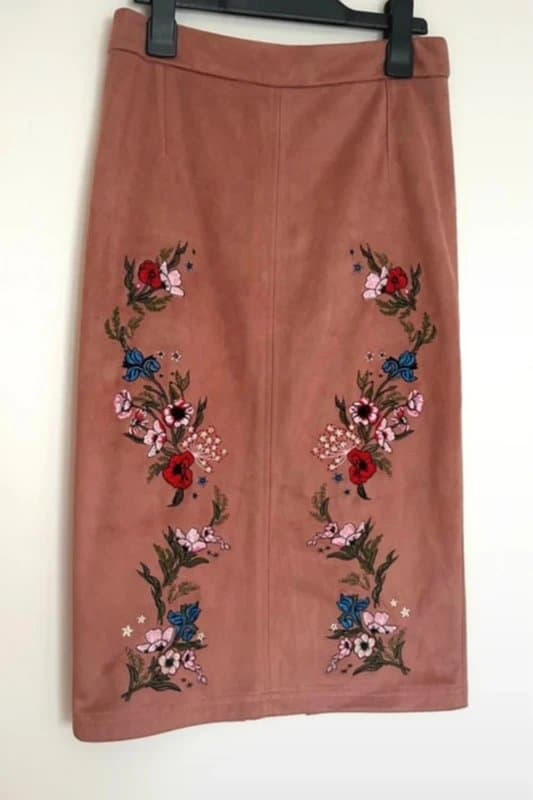 River Island 🖤River Island UK 8 Pink Suede-Look Embroidered Pencil Skirt – Floral Boho Vintage Style Midi🖤