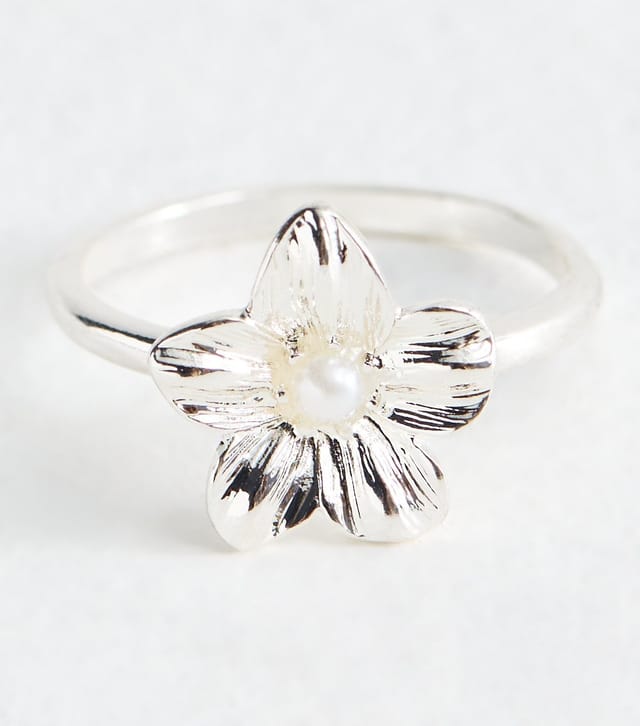 New Look Silver Tone Faux Pearl Charm Flower Ring New Look - 2