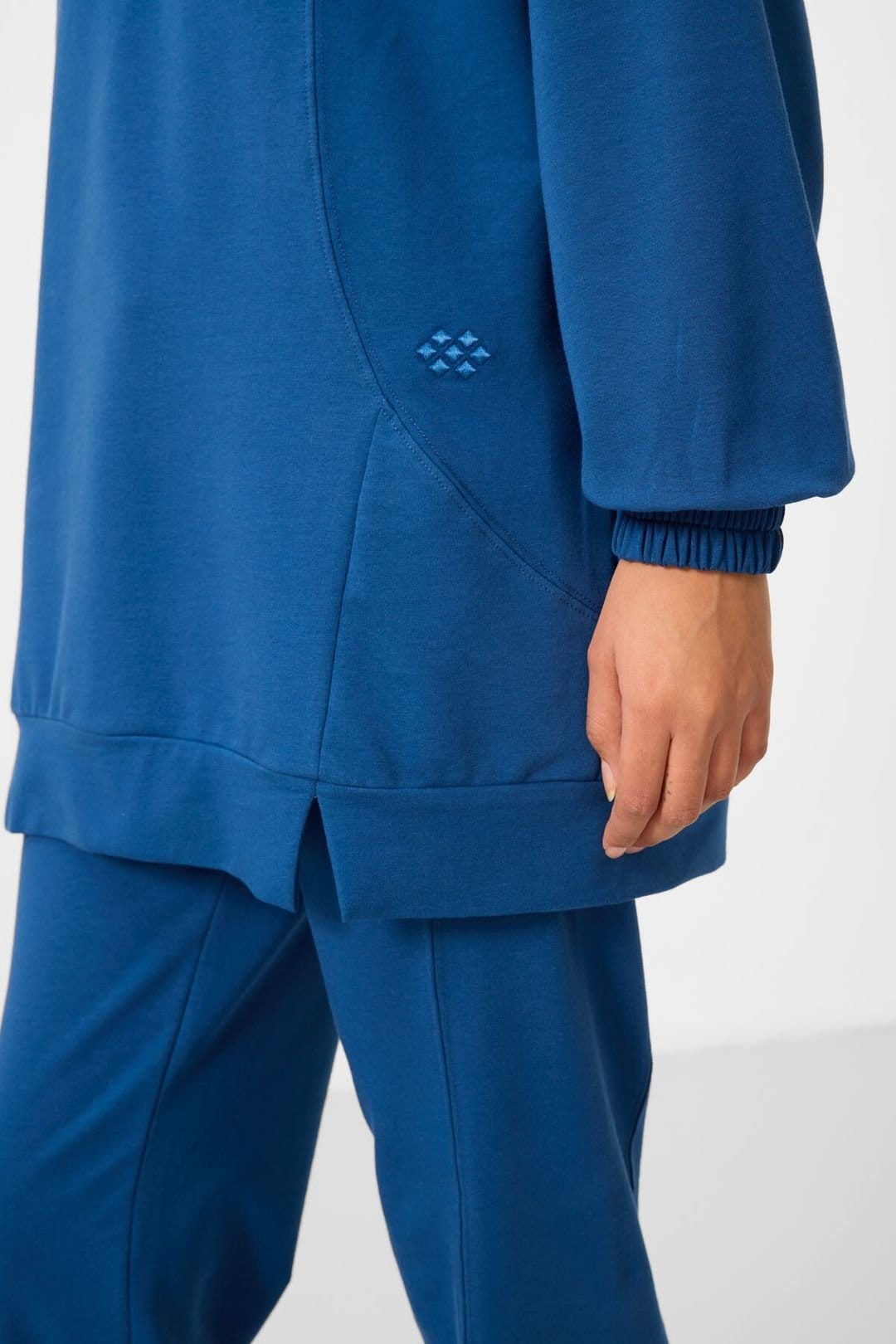 Tommy Life Tommy Life Women's Oversized Fleece Sweatshirt & Pants Set in Blue - 4