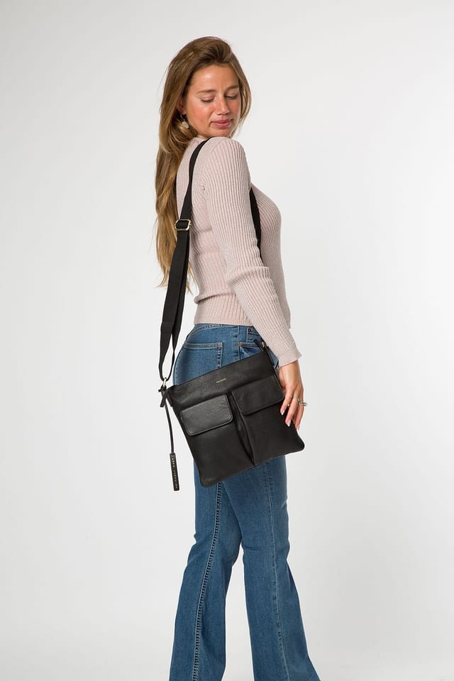 Pure Luxuries London Pure Luxuries London Women's 'Elodie' Leather Cross Body Bag in Black - 2