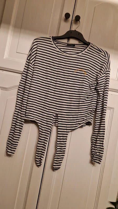 Bershka Long sleeve striped embroidered cropped jumper