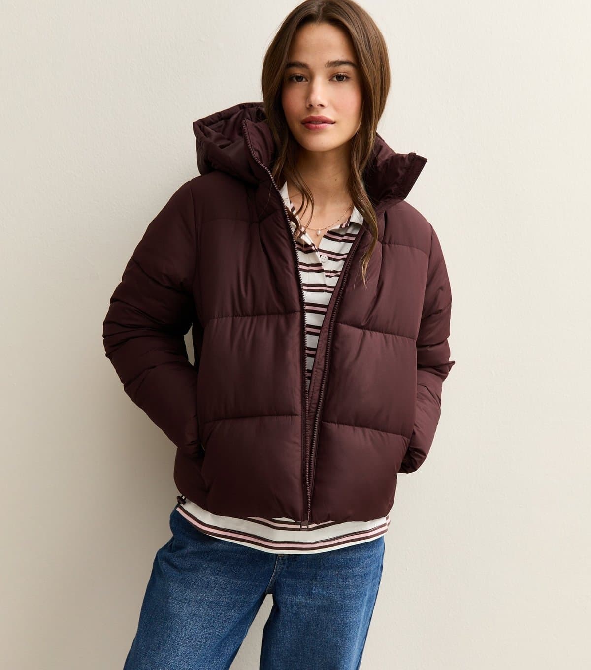 New Look Women's Burgundy Hooded Cropped Puffer Jacket New Look