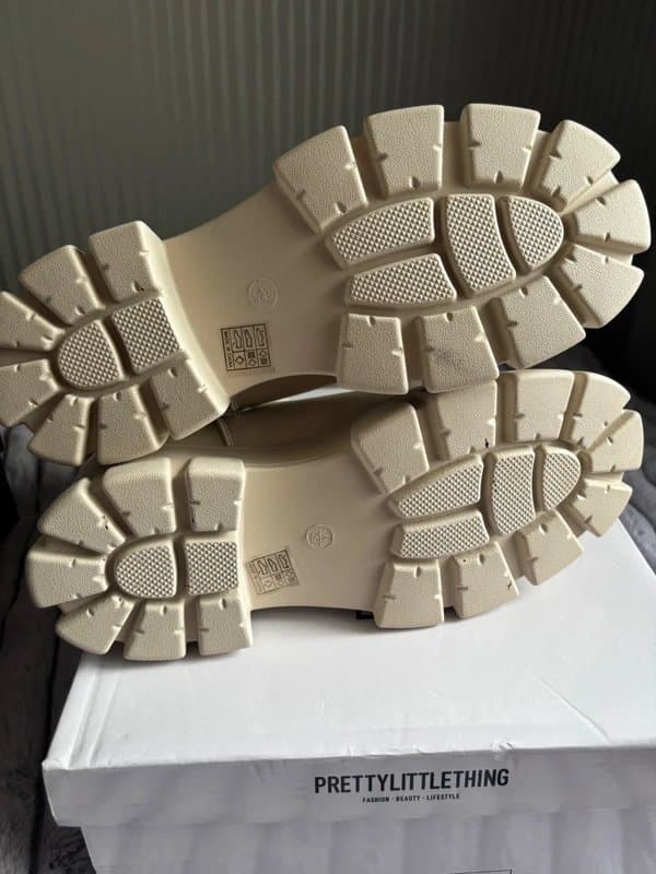 PrettyLittleThing Pretty little thing cream boots