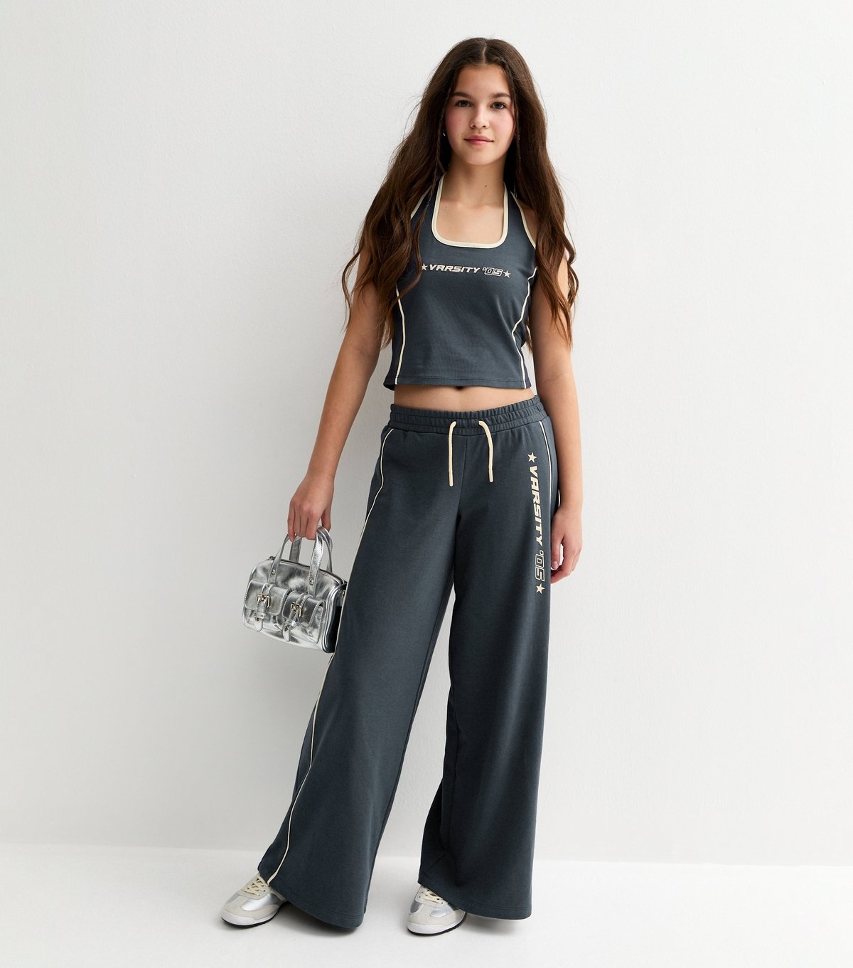 New Look Dark Grey Varsity Logo Halter Neck Crop Top New Look - 4