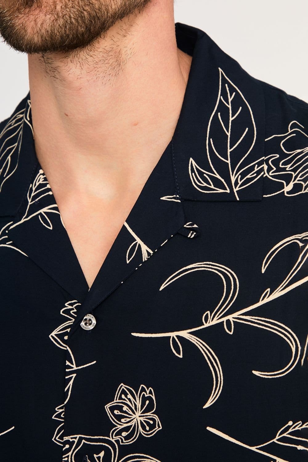 French Connection French Connection Men's Floral Print Short Sleeve Shirt in Navy - 4