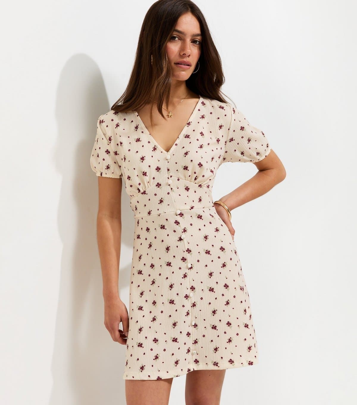 New Look Women's Petite White V Neck Red Florals Mini Dress New Look