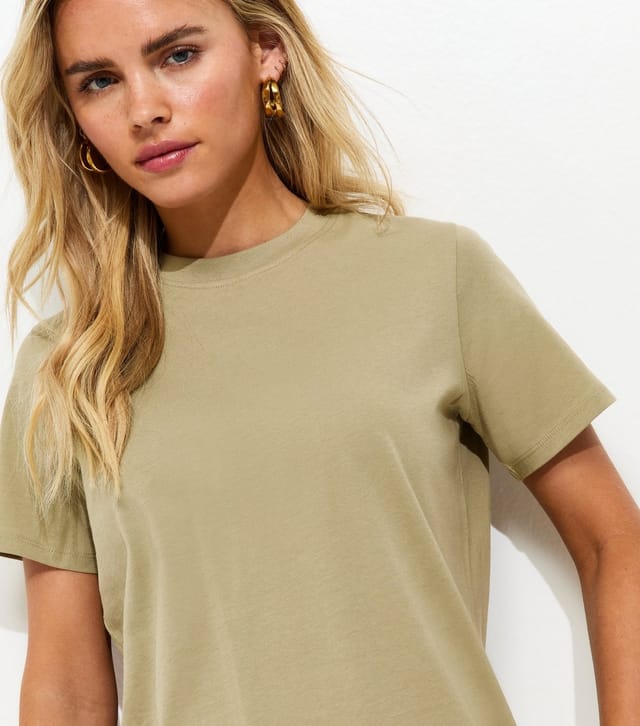 New Look Women's Petite Light Khaki Relaxed Crew Neck T-Shirt New Look - 2