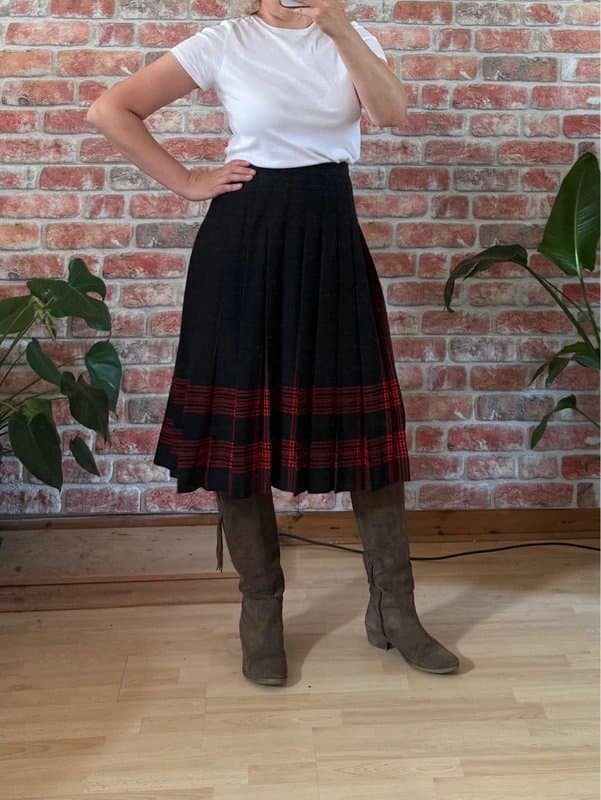 Pendleton Pendleton black and red plaid pleated wool skirt