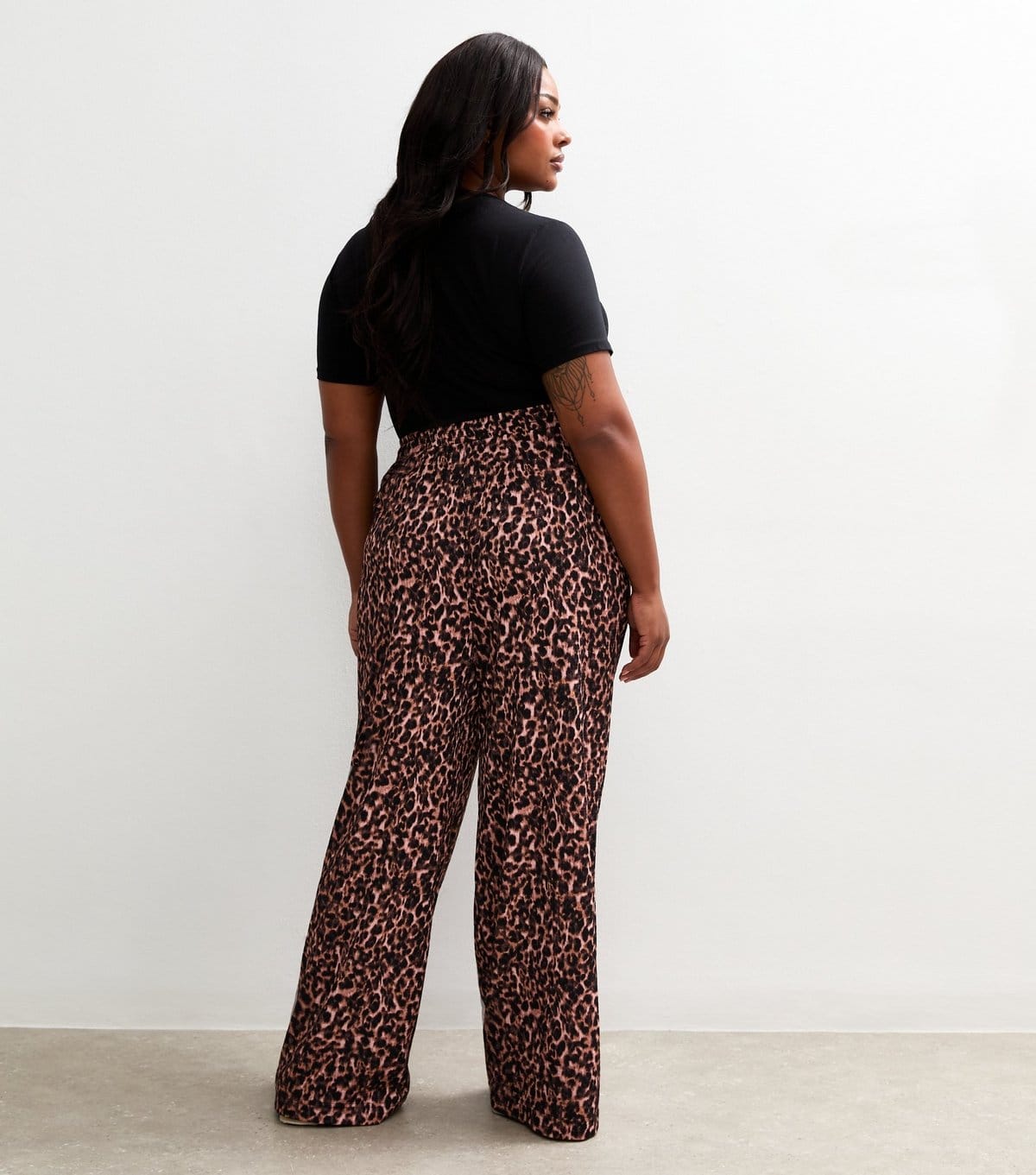New Look Women's Plus Size Brown Leopard Print Textured Wide Leg Trousers Curves New Look - 4