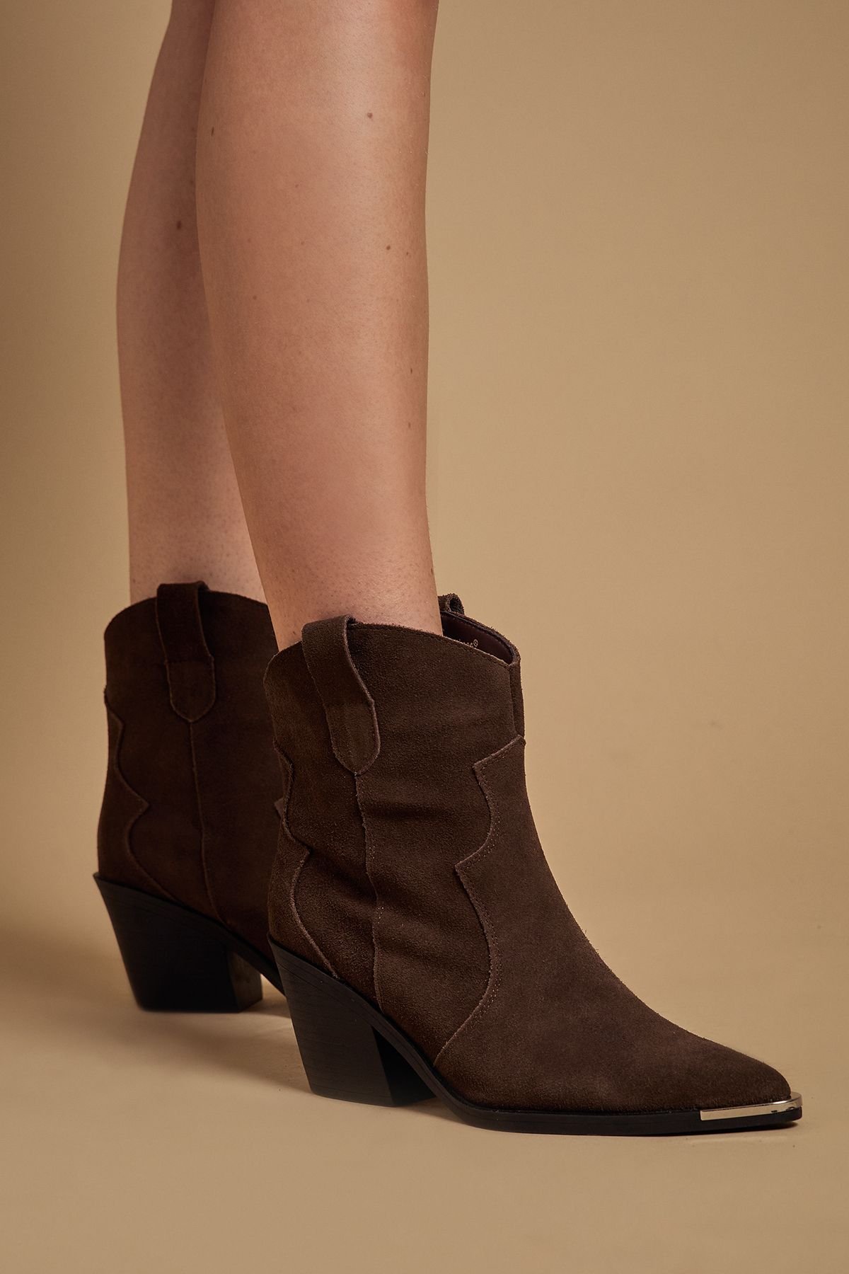 Oasis Oasis Women's Tammy Real Suede Metal Trim Western Ankle Boots in Chocolate - 4