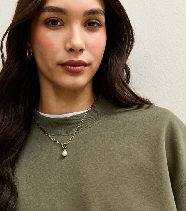 New Look Women's Khaki Relaxed Fit Crew Neck Sweatshirt New Look - 2