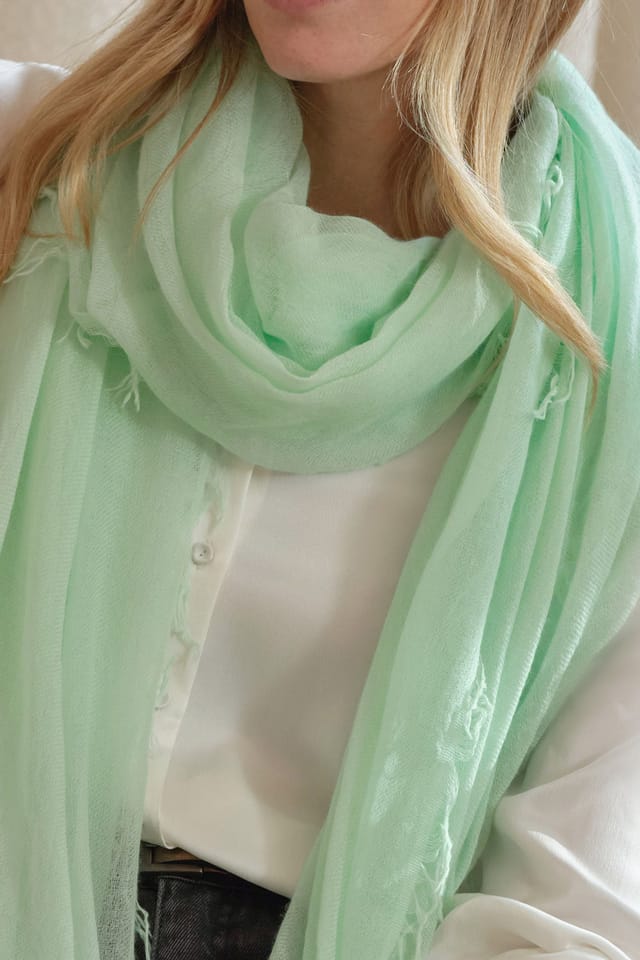 Pure Collection Pure Collection Women's Ultra Fine Cashmere Scarf in Pale Green - 2