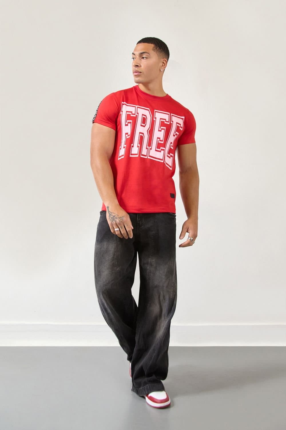 LONDON ATTITUDE LONDON ATTITUDE Men's FREE Regular Fit Tape Red T-Shirt