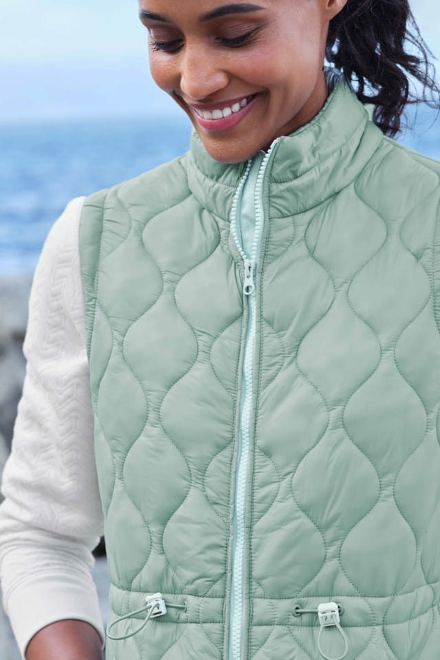 WoolOvers WoolOvers Women's Avebury Quilted Puffer Gilet in Green - 2