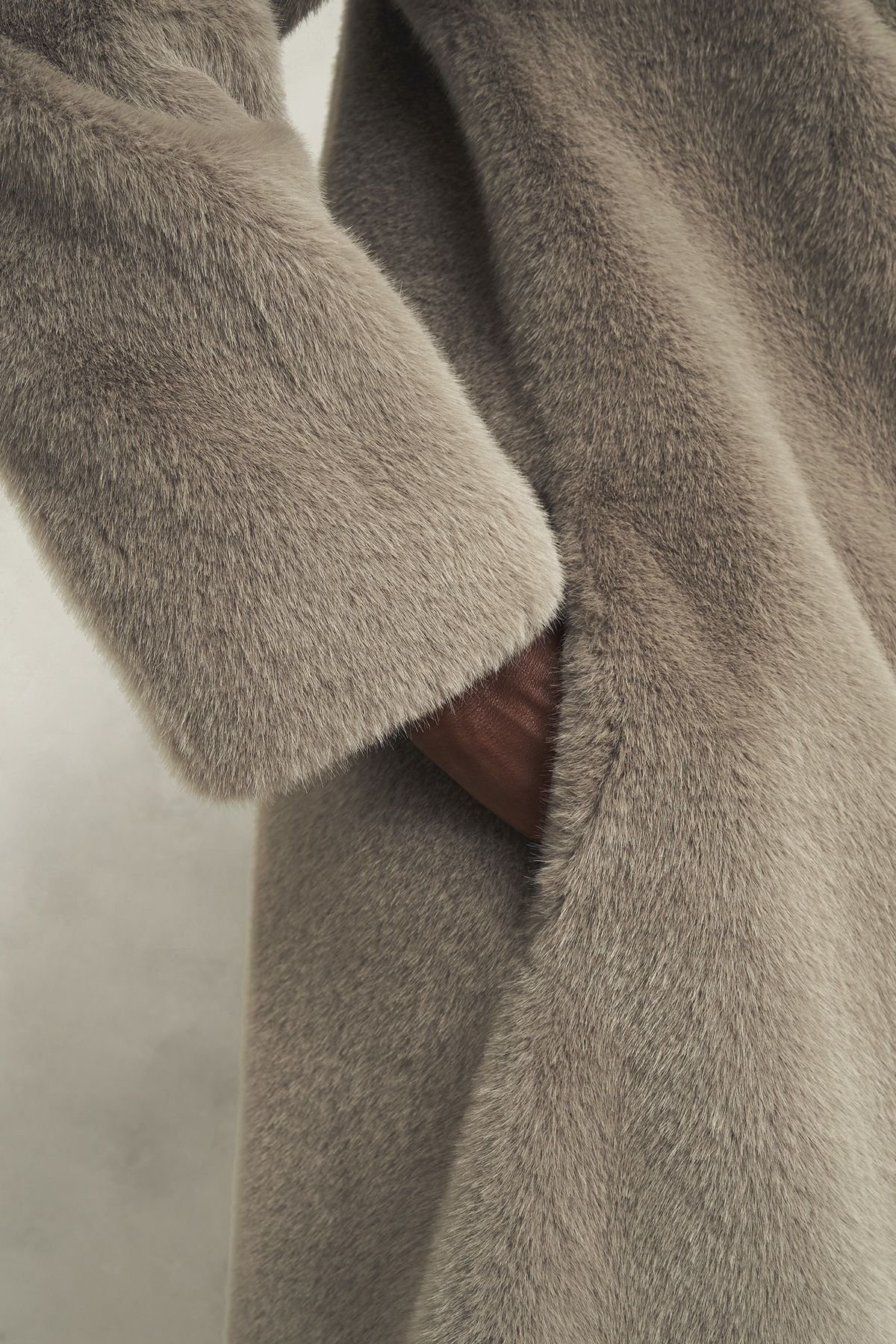 Hobbs London Hobbs London Women's Tarini Faux Fur Teddy Coat in Taupe - 3