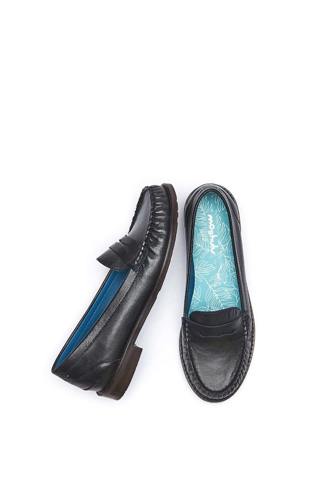 Moshulu Moshulu Women's 'Petrel Leather' Leather Penny Loafers in Black - 2