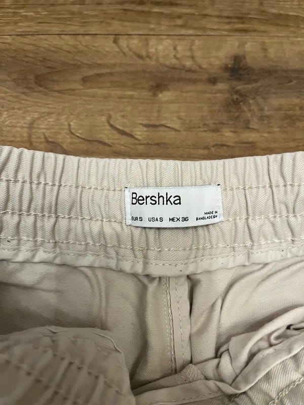 Bershka Men's Beige Cargo Pants