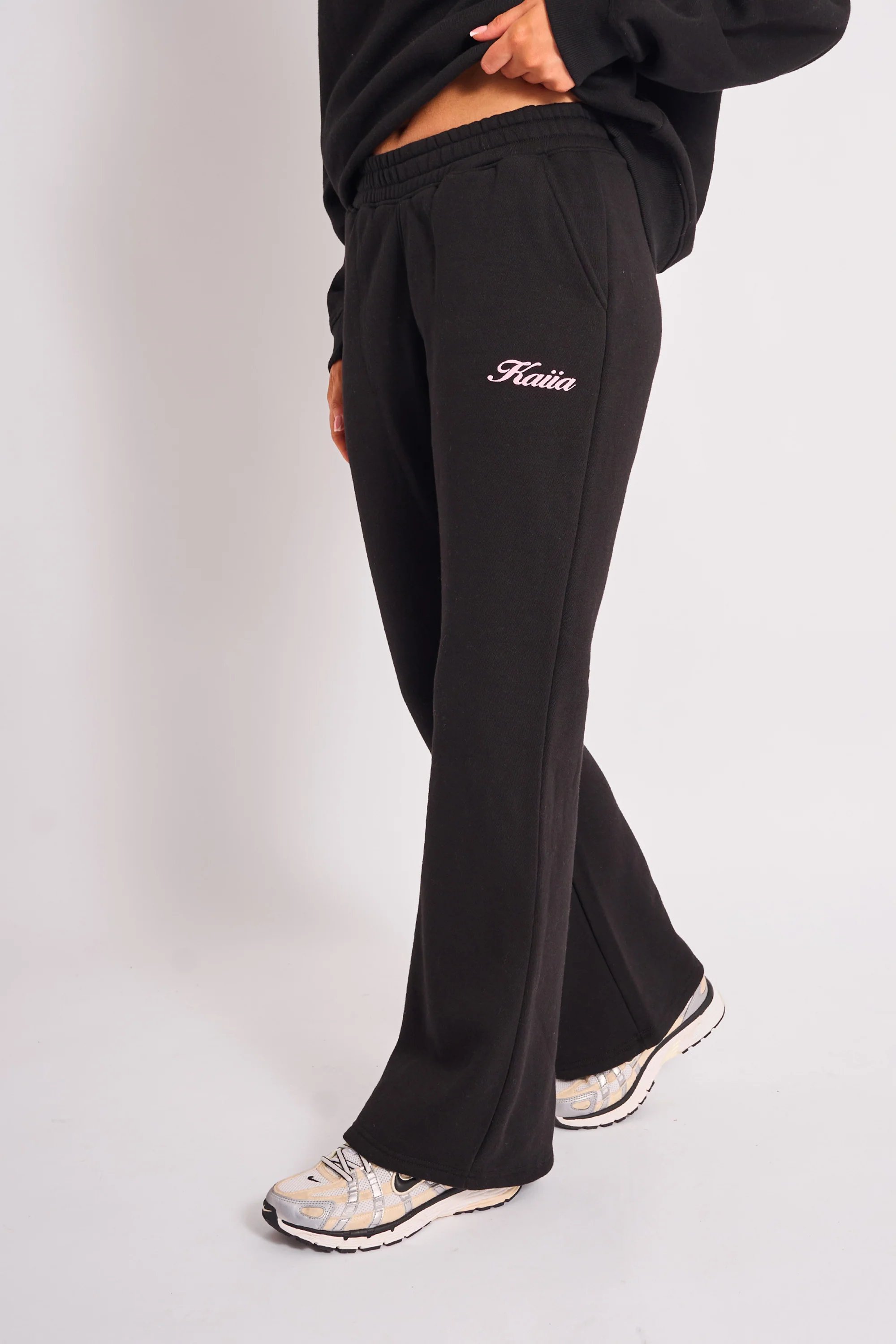 Kaiia Kaiia Script Wide Leg Joggers Black & Pink - 2