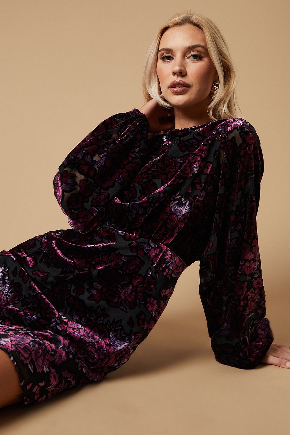 Oasis Oasis Women's Velvet Long Sleeve Mini Dress in Black - 2