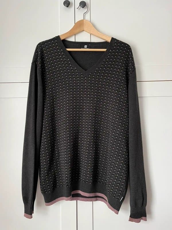 Peter Werth Y2K style Dark grey and pink pattern pullover knitted vneck jumper