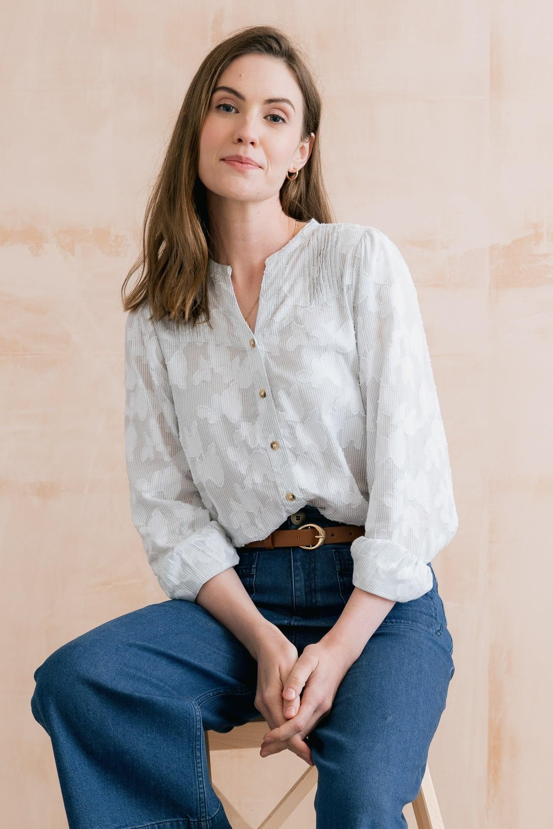 Lily & Me Lily & Me Women's Poplar Jacquard Cotton Long Blouse with V-neckline in Pale Green