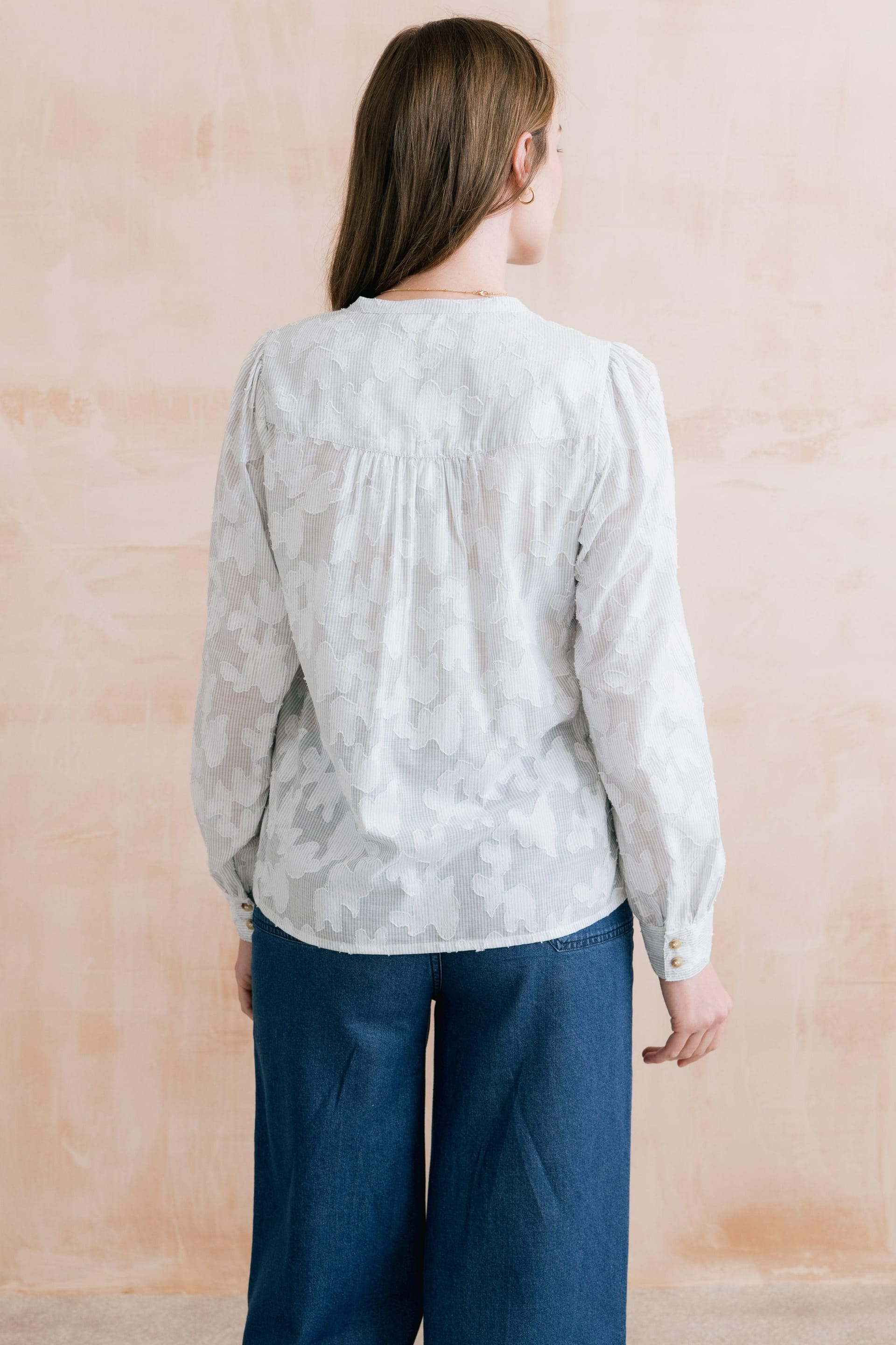 Lily & Me Lily & Me Women's Poplar Jacquard Cotton Long Blouse with V-neckline in Pale Green - 4