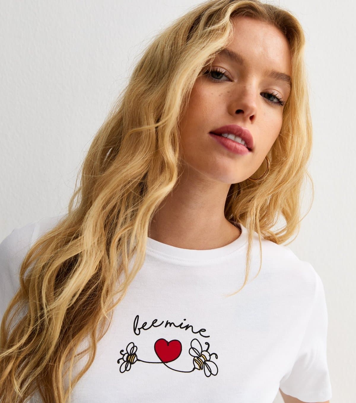 New Look Women's White Valentines Bee Mine Relaxed T-Shirt New Look