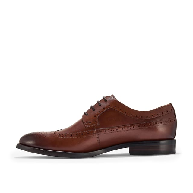 Clarks Clarks Men's Banstead Tip Tan Leather Brogues, Derby Shoes, Lace Up in Brown - 2