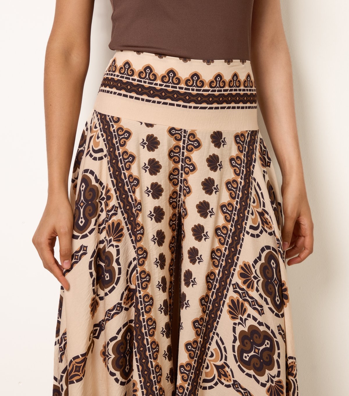 Blue Vanilla Women's Brown Paisley Deep Waist Flow Trousers Blue Vanilla New Look - 3