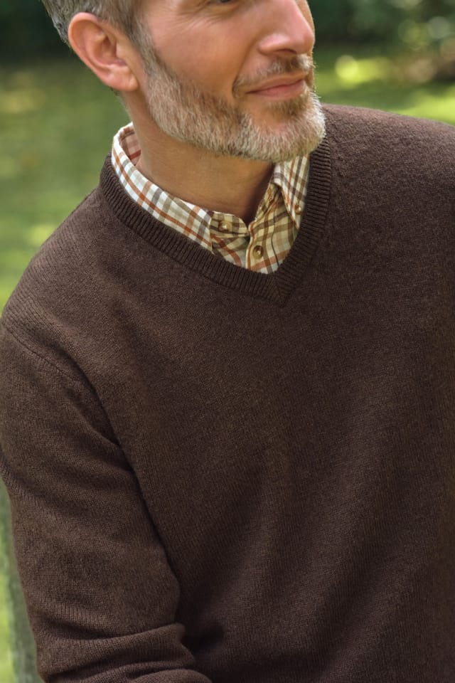 WoolOvers WoolOvers Men's Mens 100% Lambswool V Neck Jumper in Brown - 2