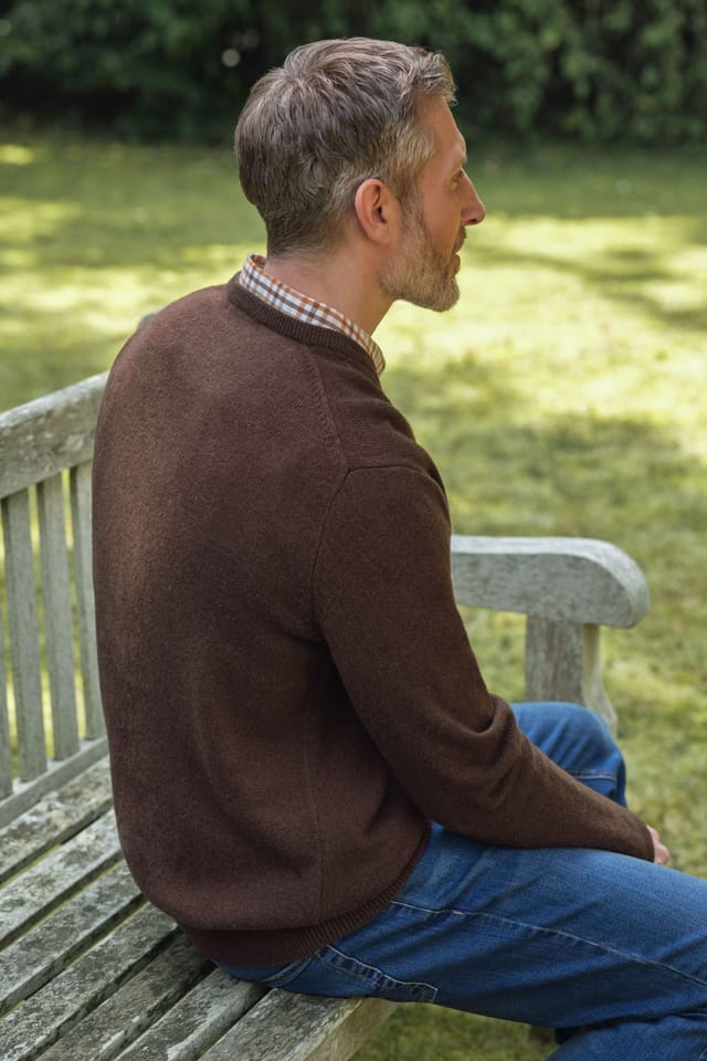 WoolOvers WoolOvers Men's Mens 100% Lambswool V Neck Jumper in Brown - 3