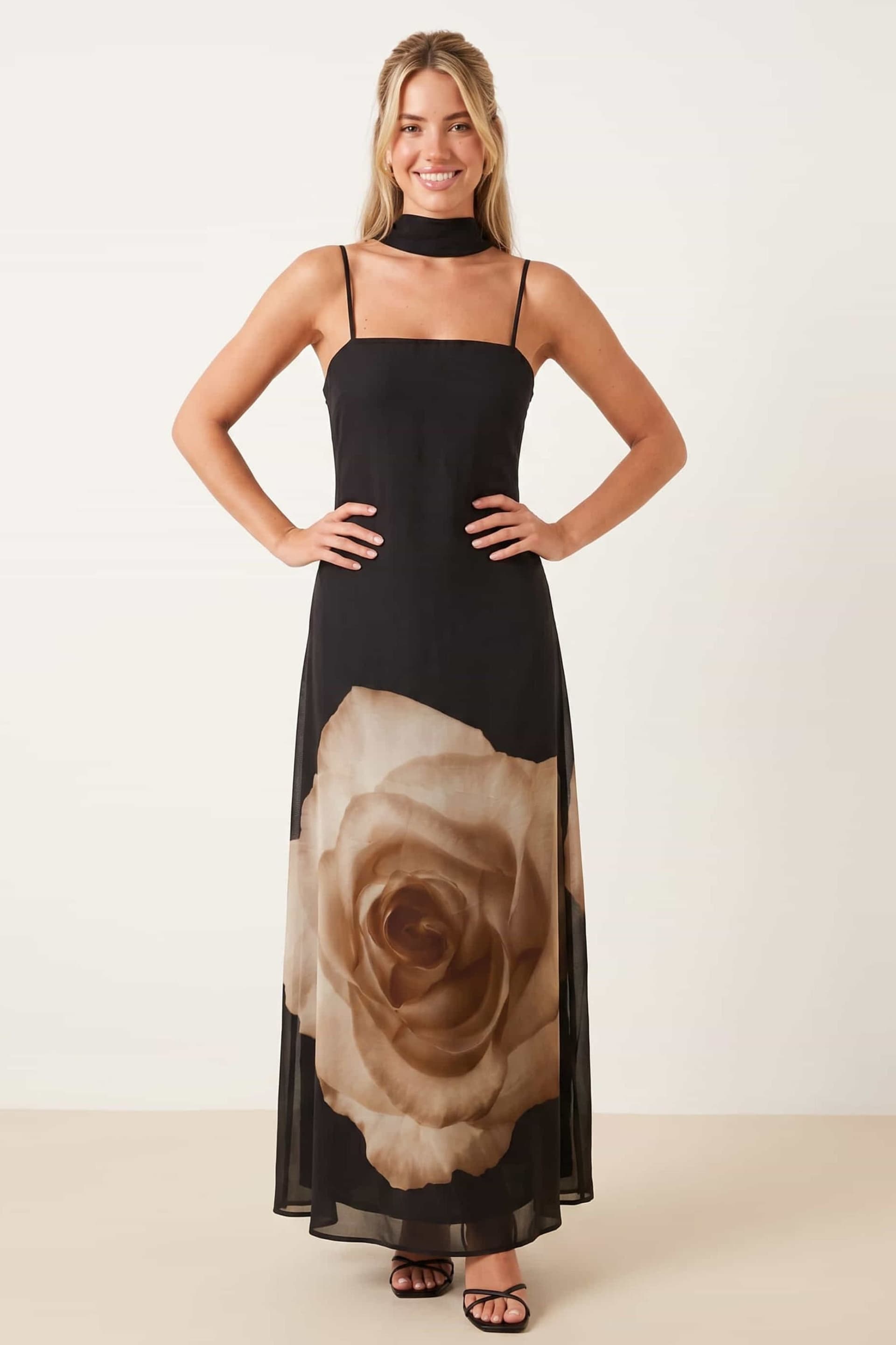 Style Cheat Style Cheat Women's Placement Scarf Print Dress in Black