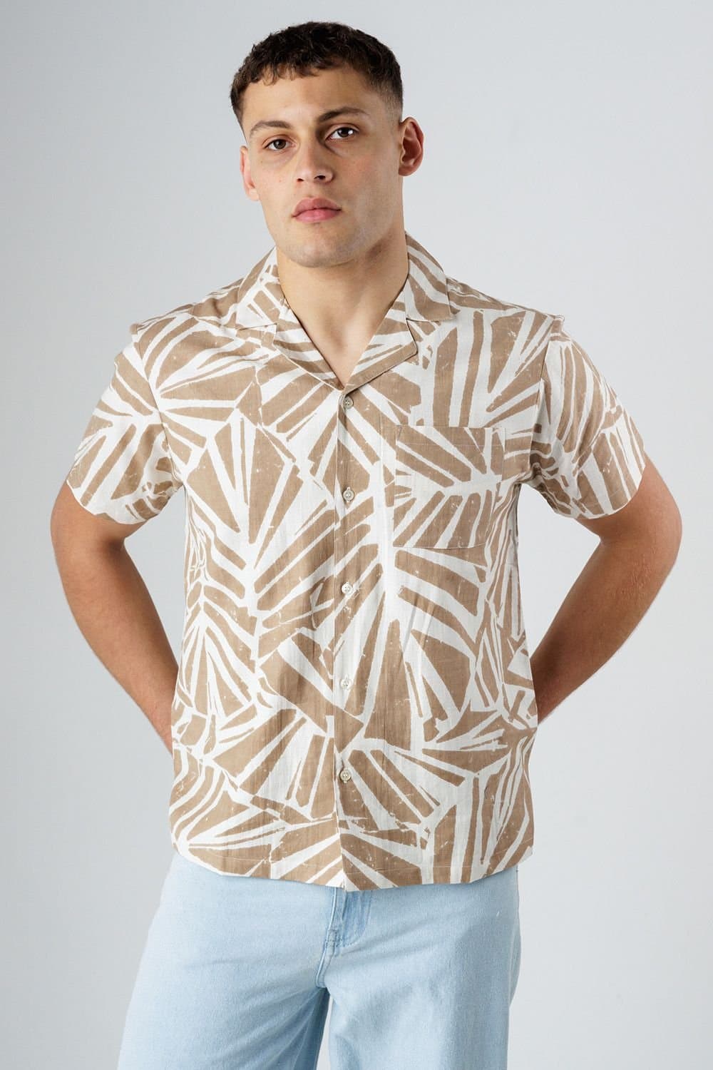 Influence Influence Men's Cotton Linen Blend Tropical Print Short Sleeve Button Shirt in Brown