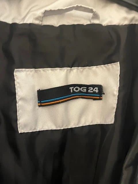 TOG24 TOG24 Silver Puffer Jacket – No Hood – Size UK 14