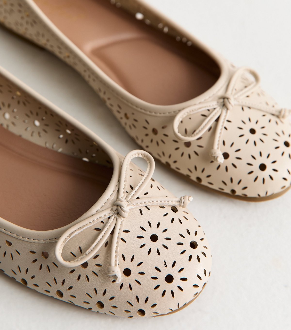 New Look Women's Off White Faux Leather Floral Cutout Ballet Pumps Vegan New Look - 3