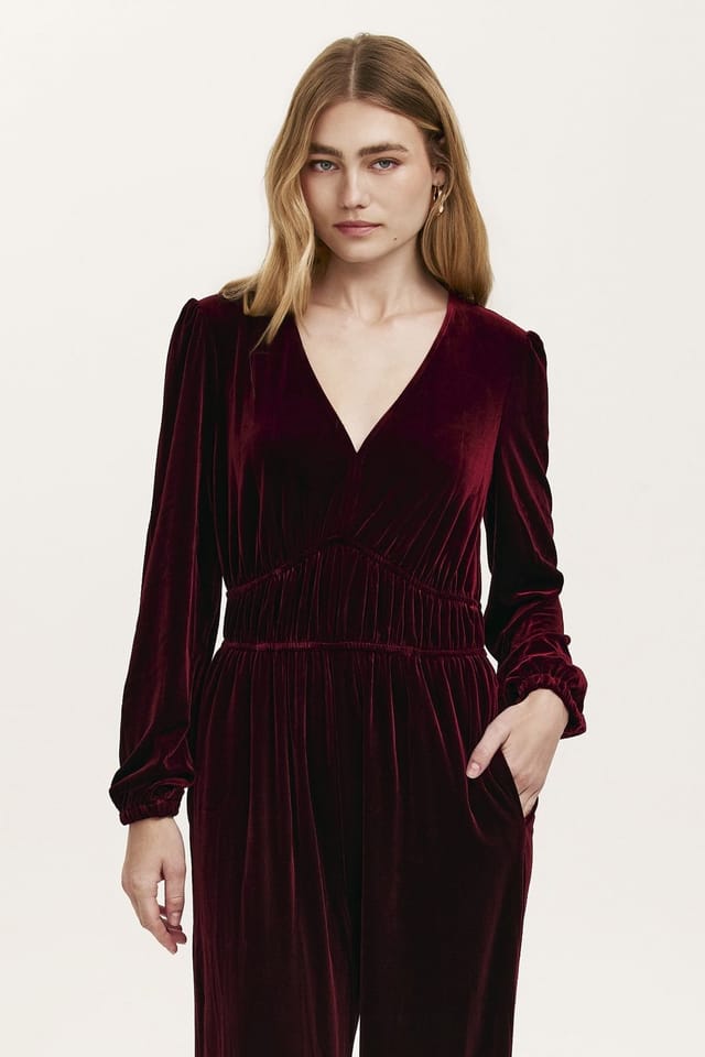 Finery London Finery London Women's Anna Velvet Jersey Jumpsuit in Wine - 2