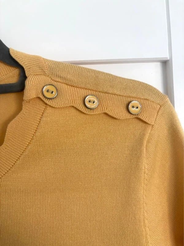 Cable & Gauge Cable & Gauge Yellow Button-Shoulder, scallop neckline Sweater size 10