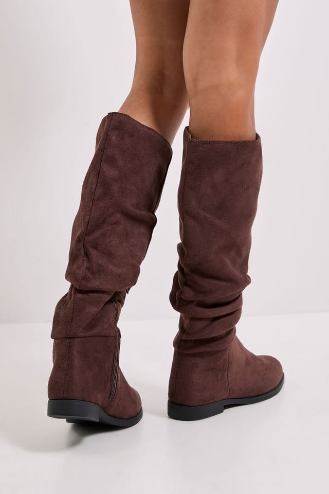 Dorothy Perkins Dorothy Perkins Women's Wide Fit Karina Faux Suede Flat Knee High Ruched Boots in Brown - 3