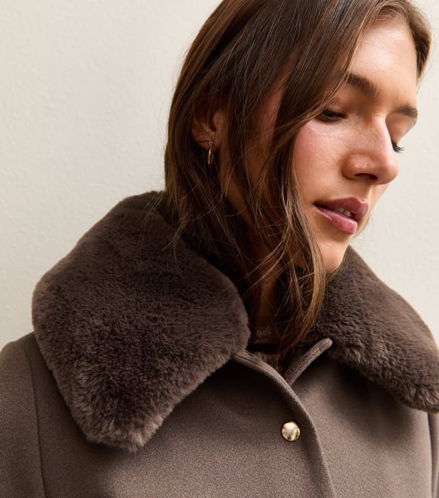 New Look Women's Mink Faux Fur Collar Short Shacket New Look - 2