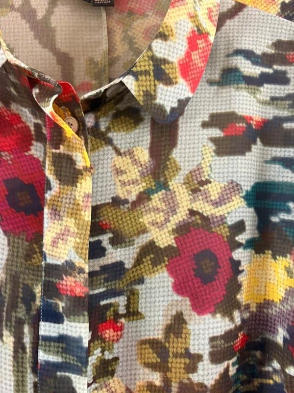 Ted Baker Gorgeous Ted Baker fitted blouse.