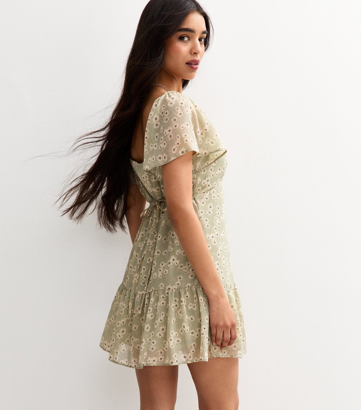 New Look Women's Green Daisy Print Tiered Hem Chiffon Mini Dress New Look - 4