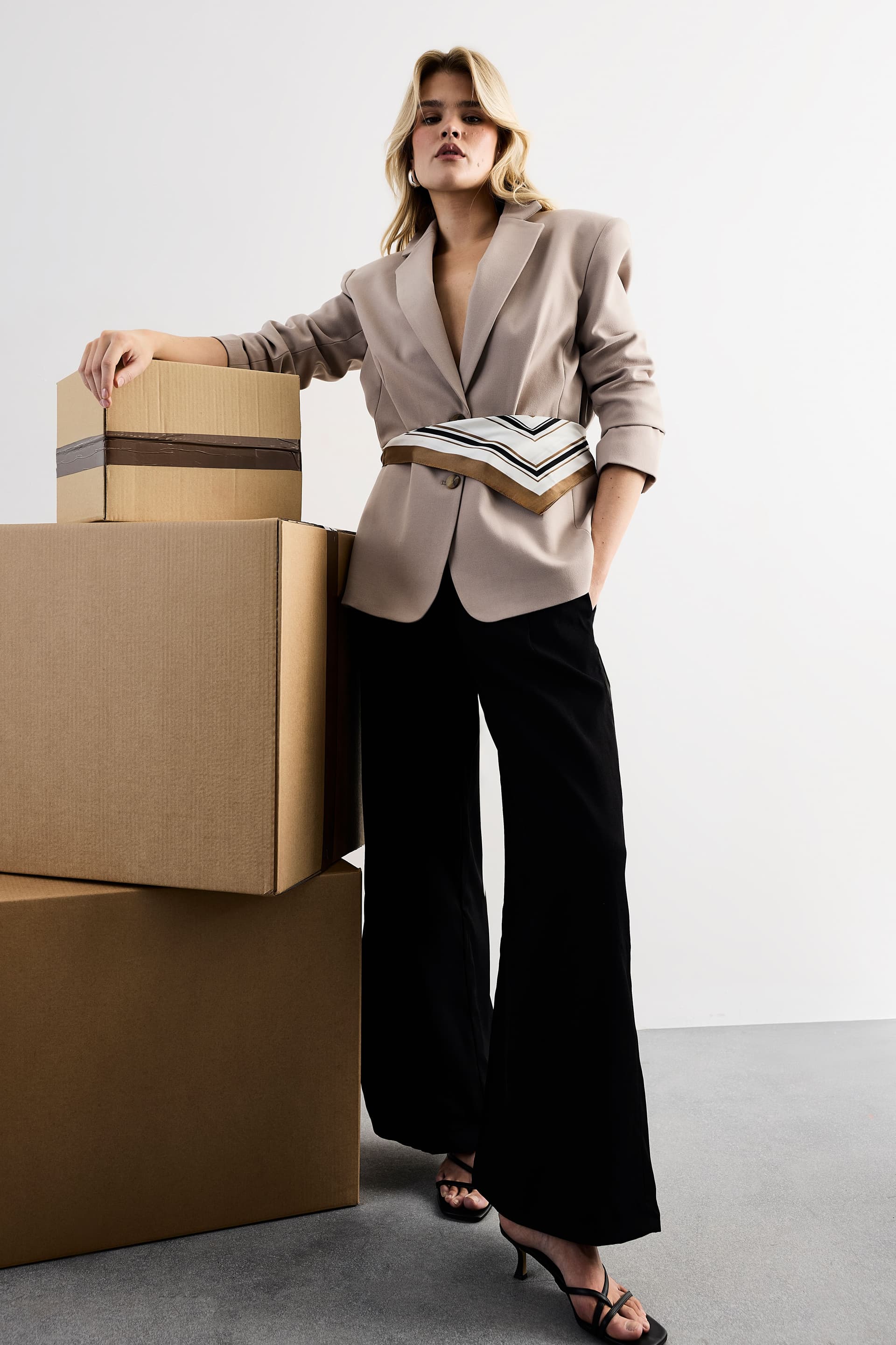 Warehouse Warehouse Women's Extreme High Waisted Wide Leg Pleated Tailored Trousers in Black