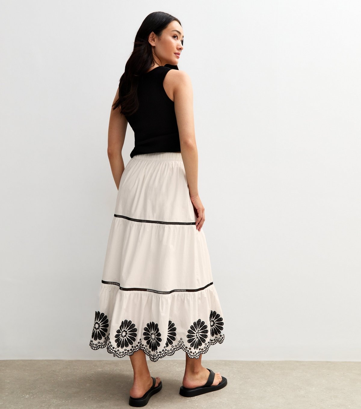New Look Women's White Floral Embroidered Tiered Midi Skirt New Look - 4